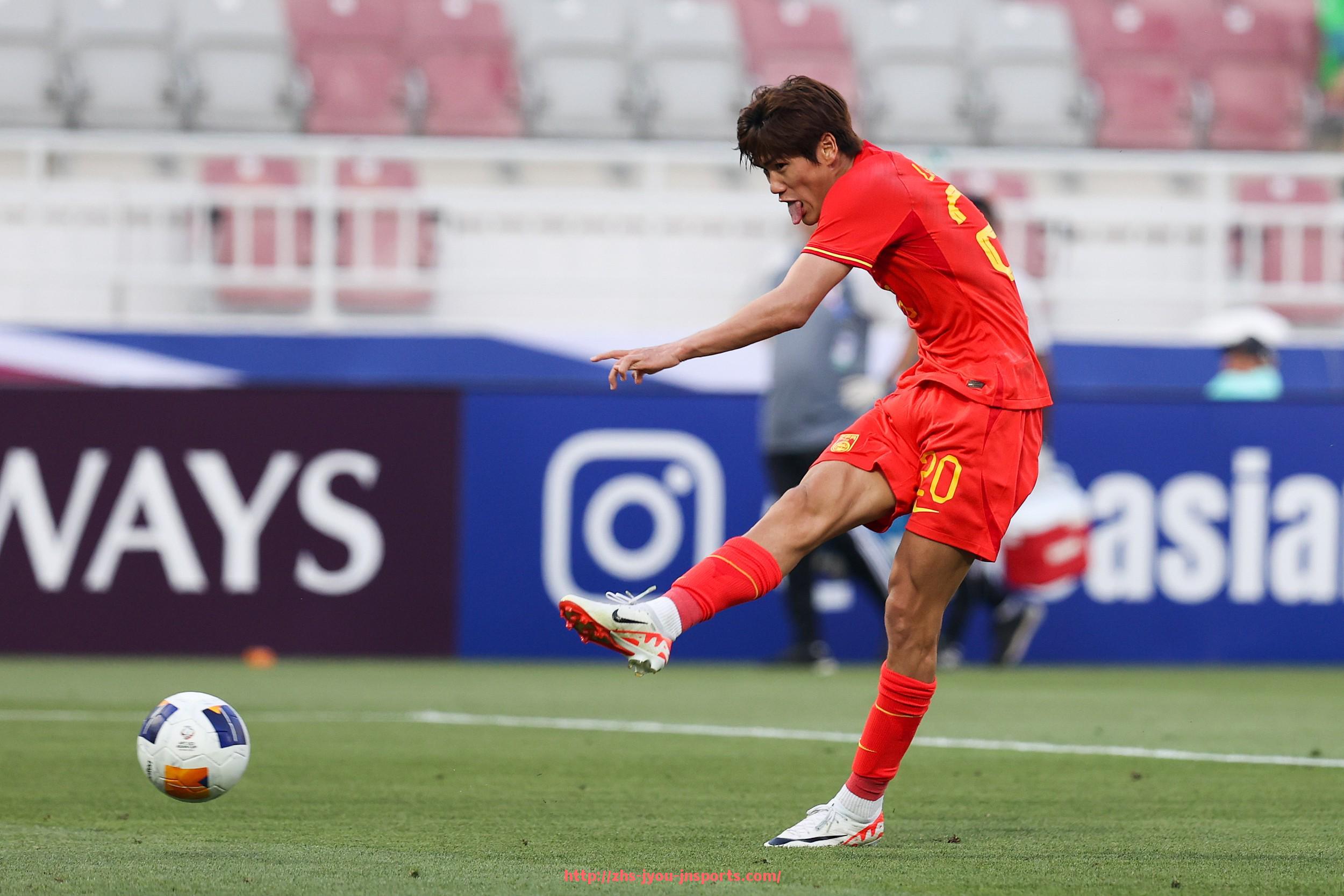 jiuyou九游娱乐-中超足球明星也迷CBA？看球之余的“粉丝行为”