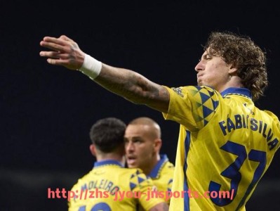 jiuyou九游娱乐-英超球员胸前佩戴的装置是什么？用途解析